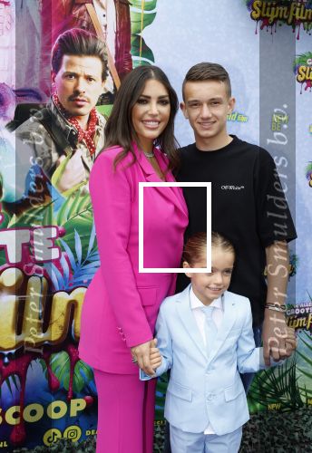 Amsterdam 3 juli 2022
Premiere de Grote slijmfilm in pathe Arena .
Yolanthe Cabau v Kasbergen kwam met haar zoontje Xess Xava en Jessey Sneijder