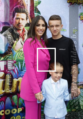 Amsterdam 3 juli 2022
Premiere de Grote slijmfilm in pathe Arena .
Yolanthe Cabau v Kasbergen kwam met haar zoontje Xess Xava en Jessey Sneijder