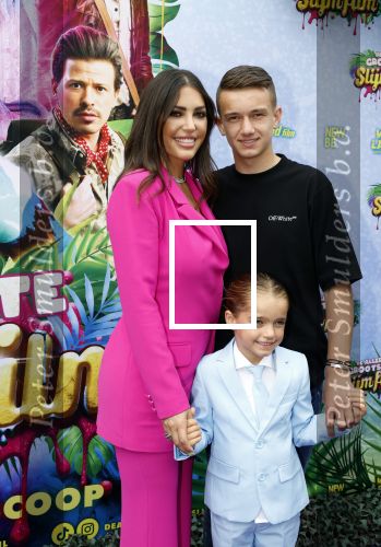 Amsterdam 3 juli 2022
Premiere de Grote slijmfilm in pathe Arena .
Yolanthe Cabau v Kasbergen kwam met haar zoontje Xess Xava en Jessey Sneijder