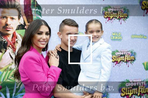Amsterdam 3 juli 2022
Premiere de Grote slijmfilm in pathe Arena .
Yolanthe Cabau v Kasbergen kwam met haar zoontje Xess Xava en Jessey Sneijder
