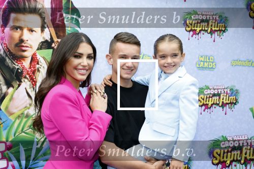 Amsterdam 3 juli 2022
Premiere de Grote slijmfilm in pathe Arena .
Yolanthe Cabau v Kasbergen kwam met haar zoontje Xess Xava en Jessey Sneijder