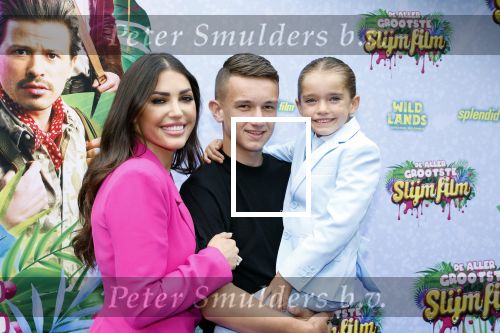 Amsterdam 3 juli 2022
Premiere de Grote slijmfilm in pathe Arena .
Yolanthe Cabau v Kasbergen kwam met haar zoontje Xess Xava en Jessey Sneijder
