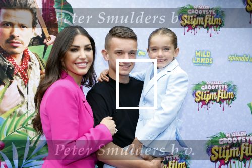Amsterdam 3 juli 2022
Premiere de Grote slijmfilm in pathe Arena .
Yolanthe Cabau v Kasbergen kwam met haar zoontje Xess Xava en Jessey Sneijder