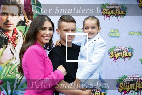 Amsterdam 3 juli 2022
Premiere de Grote slijmfilm in pathe Arena .
Yolanthe Cabau v Kasbergen kwam met haar zoontje Xess Xava en Jessey Sneijder