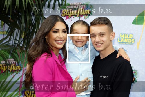 Amsterdam 3 juli 2022
Premiere de Grote slijmfilm in pathe Arena .
Yolanthe Cabau v Kasbergen kwam met haar zoontje Xess Xava en Jessey Sneijder
