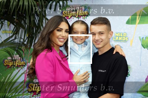 Amsterdam 3 juli 2022
Premiere de Grote slijmfilm in pathe Arena .
Yolanthe Cabau v Kasbergen kwam met haar zoontje Xess Xava en Jessey Sneijder