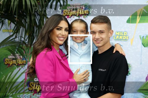 Amsterdam 3 juli 2022
Premiere de Grote slijmfilm in pathe Arena .
Yolanthe Cabau v Kasbergen kwam met haar zoontje Xess Xava en Jessey Sneijder