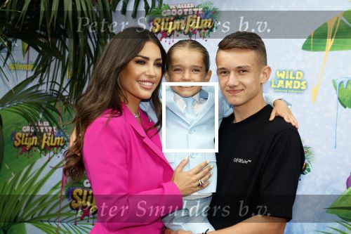 Amsterdam 3 juli 2022
Premiere de Grote slijmfilm in pathe Arena .
Yolanthe Cabau v Kasbergen kwam met haar zoontje Xess Xava en Jessey Sneijder