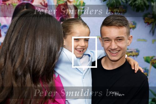 Amsterdam 3 juli 2022
Premiere de Grote slijmfilm in pathe Arena .
Yolanthe Cabau v Kasbergen kwam met haar zoontje Xess Xava en Jessey Sneijder