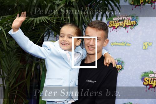 Amsterdam 3 juli 2022
Premiere de Grote slijmfilm in pathe Arena .
Yolanthe Cabau v Kasbergen kwam met haar zoontje Xess Xava en Jessey Sneijder