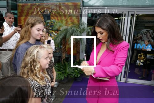 Amsterdam 3 juli 2022
Premiere de Grote slijmfilm in pathe Arena .
Yolanthe Cabau v Kasbergen kwam met haar zoontje Xess Xava en Jessey Sneijder