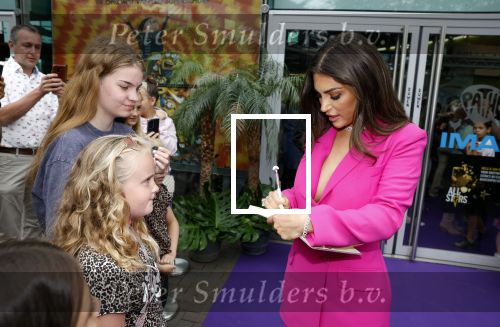 Amsterdam 3 juli 2022
Premiere de Grote slijmfilm in pathe Arena .
Yolanthe Cabau v Kasbergen kwam met haar zoontje Xess Xava en Jessey Sneijder