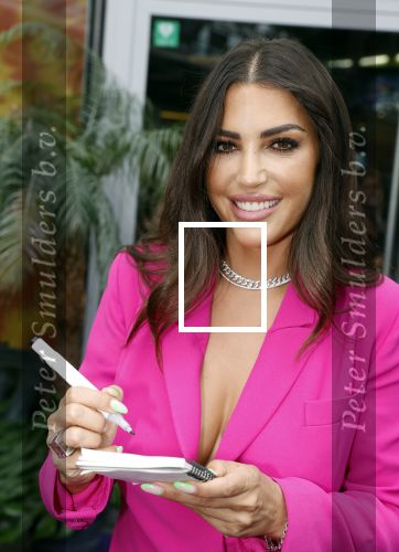 Amsterdam 3 juli 2022
Premiere de Grote slijmfilm in pathe Arena .
Yolanthe Cabau v Kasbergen kwam met haar zoontje Xess Xava en Jessey Sneijder