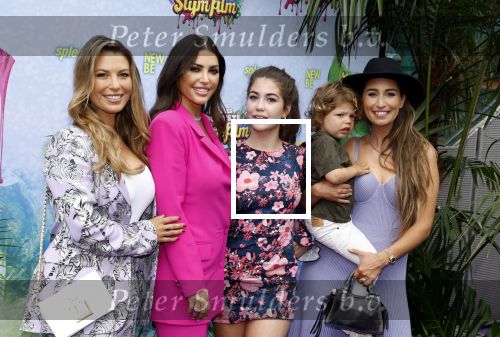 Amsterdam 3 juli 2022
Premiere de Grote slijmfilm in pathe Arena .
Yolanthe Cabau v Kasbergen kwam met haar zoontje Xess Xava en Jessey Sneijder. Ook haar zussen Rebecca Cabau v Kasbergen en Selly zijn aanwezig