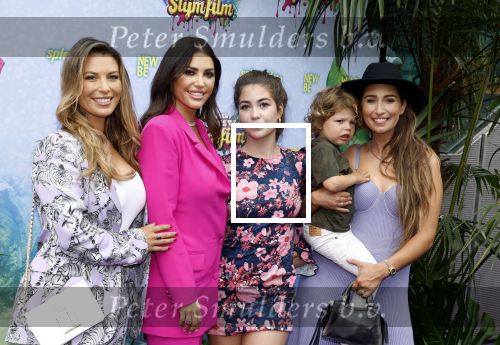 Amsterdam 3 juli 2022
Premiere de Grote slijmfilm in pathe Arena .
Yolanthe Cabau v Kasbergen kwam met haar zoontje Xess Xava en Jessey Sneijder. Ook haar zussen Rebecca Cabau v Kasbergen en Selly zijn aanwezig
