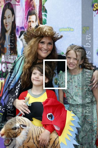 Amsterdam 3 juli 2022
Premiere de Grote slijmfilm in pathe Arena .
Yolanthe Cabau v Kasbergen  haar zus