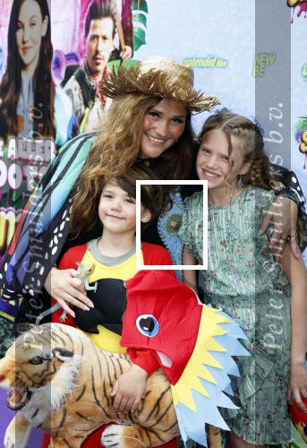 Amsterdam 3 juli 2022
Premiere de Grote slijmfilm in pathe Arena .
Yolanthe Cabau v Kasbergen  haar zus