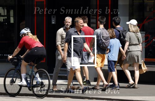 Amsterdam 24 juni 2023
Albert Verlinde en Onno Hoes op terras en wandelend door Amsterdam zuid.