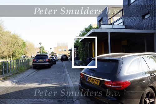 Almere 4 juni 2023
Bij Ali B voor de deur van zijn huis zijn s nachts 2 autos uitgebrand. Een Mercedes AKlasse en een Range Rover Sport . De Bentley Bentega van Ali B had geen schade