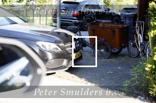 Almere 4 juni 2023
Bij Ali B voor de deur van zijn huis zijn s nachts 2 autos uitgebrand. Een Mercedes AKlasse en een Range Rover Sport . De Bentley Bentega van Ali B had geen schade