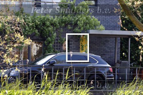 Almere 4 juni 2023
Bij Ali B voor de deur van zijn huis zijn s nachts 2 autos uitgebrand. Een Mercedes AKlasse en een Range Rover Sport . De Bentley Bentega van Ali B had geen schade