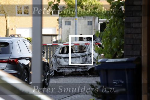 Almere 4 juni 2023
Bij Ali B voor de deur van zijn huis zijn s nachts 2 autos uitgebrand. Een Mercedes AKlasse en een Range Rover Sport . De Bentley Bentega van Ali B had geen schade