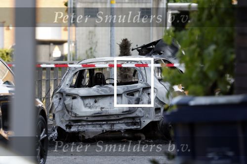 Almere 4 juni 2023
Bij Ali B voor de deur van zijn huis zijn s nachts 2 autos uitgebrand. Een Mercedes AKlasse en een Range Rover Sport . De Bentley Bentega van Ali B had geen schade