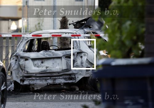 Almere 4 juni 2023
Bij Ali B voor de deur van zijn huis zijn s nachts 2 autos uitgebrand. Een Mercedes AKlasse en een Range Rover Sport . De Bentley Bentega van Ali B had geen schade