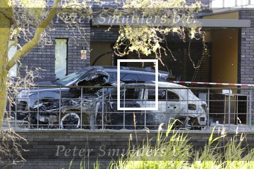 Almere 4 juni 2023
Bij Ali B voor de deur van zijn huis zijn s nachts 2 autos uitgebrand. Een Mercedes AKlasse en een Range Rover Sport . De Bentley Bentega van Ali B had geen schade