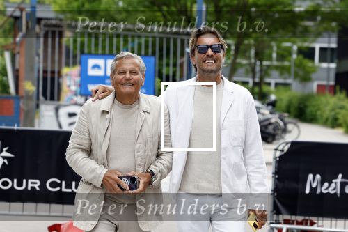 Amsterdam 1 juni 2023
Talkies terras award bij the Harbour Club .
Bas Smit met zijn vader