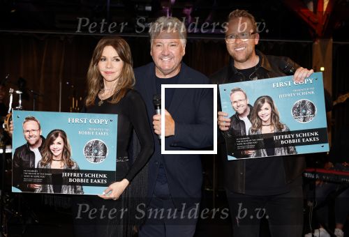 Amsterdam 11 juni 2023
Presentatie cd Jeffrey Schenk en Bobbie Eakes bij the Harbour Club.
Rene Froger reikt eerste cd uit