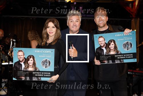 Amsterdam 11 juni 2023
Presentatie cd Jeffrey Schenk en Bobbie Eakes bij the Harbour Club.
Rene Froger reikt eerste cd uit
