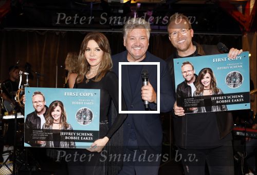 Amsterdam 11 juni 2023
Presentatie cd Jeffrey Schenk en Bobbie Eakes bij the Harbour Club.
Rene Froger reikt eerste cd uit