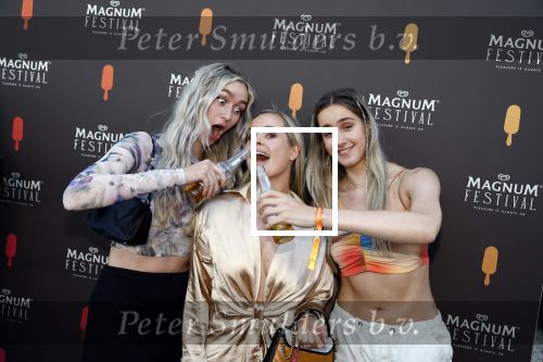 Amsterdam 8 juni 2023
Feestje van Magnum ijsjes . Carola Kirschbaum