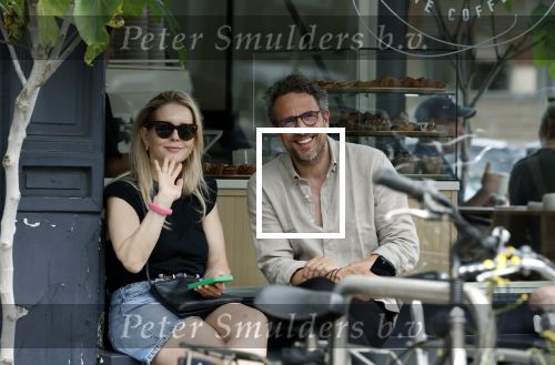 Amsterdam 26 juni 2023
Chantal Janzen en haar man Marco Geeratz drinken gezellig een kopje koffie in Amsterdam zuid.
