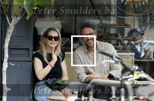 Amsterdam 26 juni 2023
Chantal Janzen en haar man Marco Geeratz drinken gezellig een kopje koffie in Amsterdam zuid.