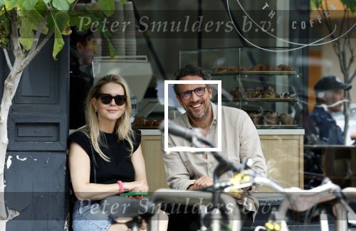 Amsterdam 26 juni 2023
Chantal Janzen en haar man Marco Geeratz drinken gezellig een kopje koffie in Amsterdam zuid.