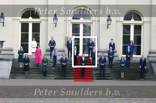Den haag 10 januari 2022
Balkonscene nieuwe kabinet op paleis Noordeinde.

Dilan Yesilgoz en Kabinet Rutte IV op bordes

Koning Willem Alexander Mark Rutte Wopke Hoekstra Hugo de Jonge Kasja ollongren Liesje Schreinemacher Franc Weerwind Dilan Yesilgoz Hanke Bruins Robbert Dijkgraaf Dennis Wiersma Mark Harbers Micky Adriaansens Rob Jetten Henk Staghouwer Christianne v d Wal Karien v Gennip Carola Schouten Ernst Kuipers en Conny Helder .