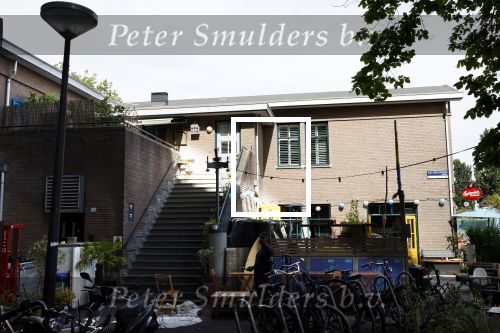 Amsterdam 27 juni 2023
Douwe Bob heeft een huis met 500K winst verkocht en woont nu op een boot aan het IJ