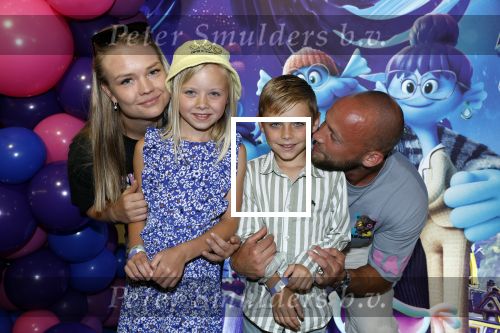 Amsterdam 24 juni 2023
Premiere TIENER MET TENTAKELS in Pathe Arena .
Edino v Dorsten met vriendin en kinderen