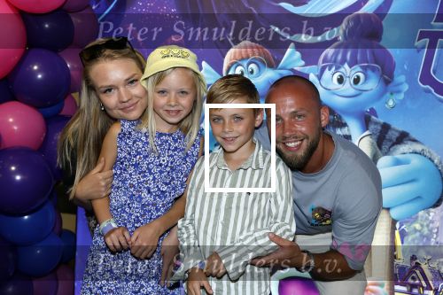 Amsterdam 24 juni 2023
Premiere TIENER MET TENTAKELS in Pathe Arena .
Edino v Dorsten met vriendin en kinderen