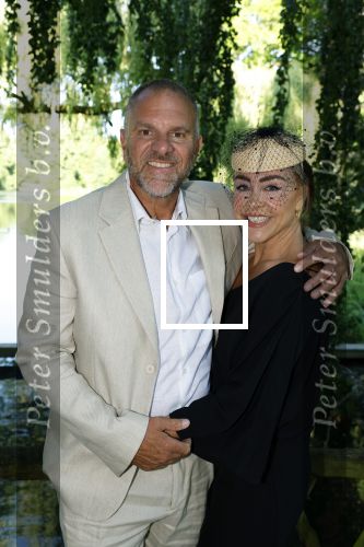 Haarzuilens 21 juni 2023
Nationale Haringparty bij Kasteel de Haar in Haarzuilens .
Edwin Spee met zijn vriendin Mandy.