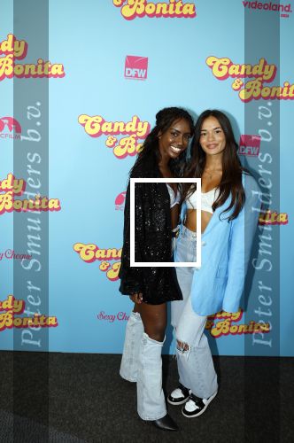 Amsterdam 276 juni 2023
Premiere Candy en Bonita in Pathe de Munt . Nienke Romer is de regisseur.
Imen Dirie met een vriendin