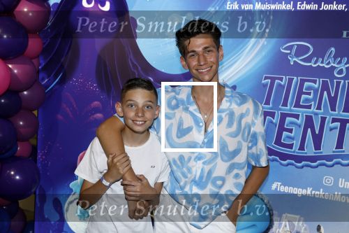 Amsterdam 24 juni 2023
Premiere TIENER MET TENTAKELS in Pathe Arena .
Jayden Lans met zijn broertje