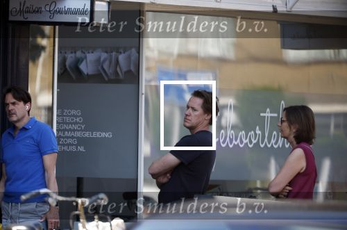 Huizen Bussum 17 juni 2023
Jeroen Rietbergen doet boodschappen en rijdt daarna weer naar het huis van zijn vriendin Linda de Mol