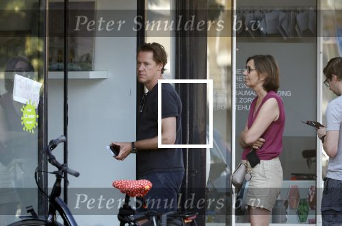 Huizen Bussum 17 juni 2023
Jeroen Rietbergen doet boodschappen en rijdt daarna weer naar het huis van zijn vriendin Linda de Mol