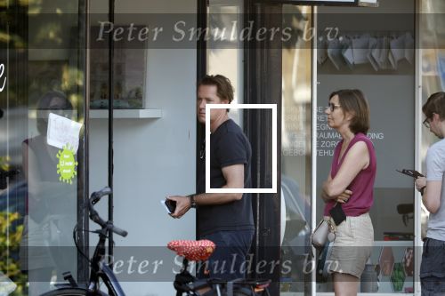 Huizen Bussum 17 juni 2023
Jeroen Rietbergen doet boodschappen en rijdt daarna weer naar het huis van zijn vriendin Linda de Mol