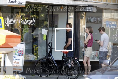 Huizen Bussum 17 juni 2023
Jeroen Rietbergen doet boodschappen en rijdt daarna weer naar het huis van zijn vriendin Linda de Mol