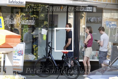 Huizen Bussum 17 juni 2023
Jeroen Rietbergen doet boodschappen en rijdt daarna weer naar het huis van zijn vriendin Linda de Mol