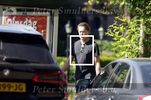 Huizen Bussum 17 juni 2023
Jeroen Rietbergen doet boodschappen en rijdt daarna weer naar het huis van zijn vriendin Linda de Mol